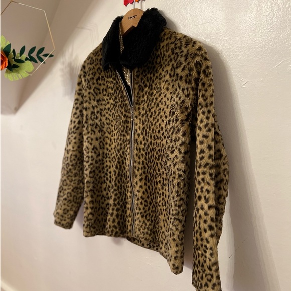EUC leopard fleece M cozy soft easy zip-up - Picture 2 of 11